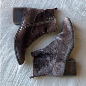 LaTige Boots in Purple Suede